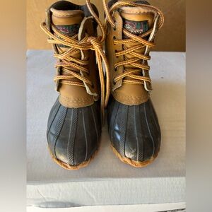 Youth size 11 preowned still shank boots